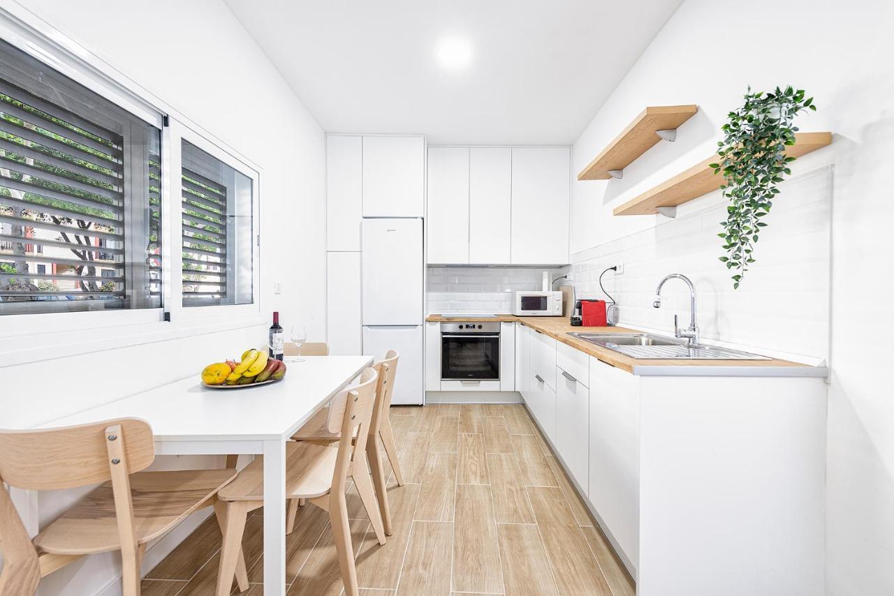 Apartament Renovated On Beach. *